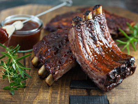 Свински ребра на грил с домашен барбекю сос - снимка на рецептата Свински ребра на грил с домашен барбекю сос - снимка на рецептата